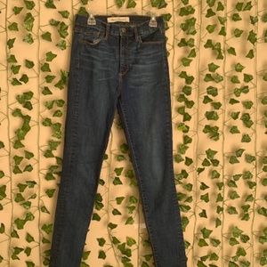 **LIGHTLY WORN** GAP 27R Dark Skinny